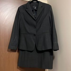 (2 suits in 1) Jones New York Business Suit - Blazer w/ matching skirt AND pants